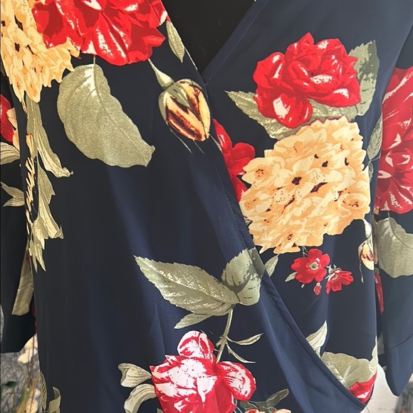 West Kei Floral Wrap Blouse, size s - Picture 5 of 7